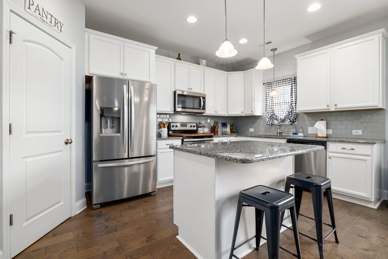 How to Keep a Tidy Fridge and Pantry: Simple Tips for Organized Storage